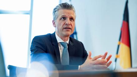 Kanzleramtsminister Thorsten Frei will, dass die neue Regierung die von seiner CDU versprochene „Wende in der Migrationspolitik zügig umsetzt“.