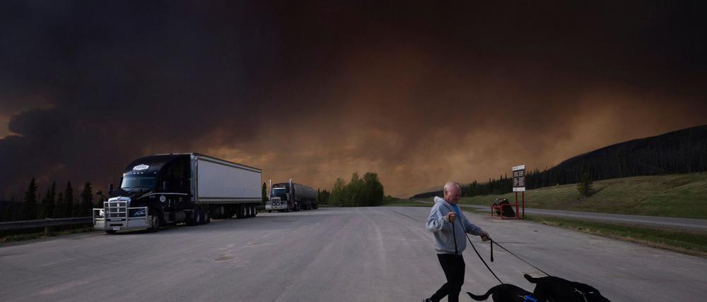 Der Himmel schwarz: So viele Waldbrände hat Kanada selten gleichzeitig erlebt. Gefährliche Waldbrände verdunkeln mittlerweile auch in Kanadas westlichster Provinz British Columbia den Horizont. 