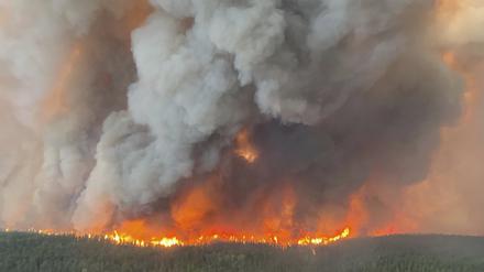 Die Waldbrände in Sherridon, Manitoba, Kanada, sind außer Kontrolle geraten.