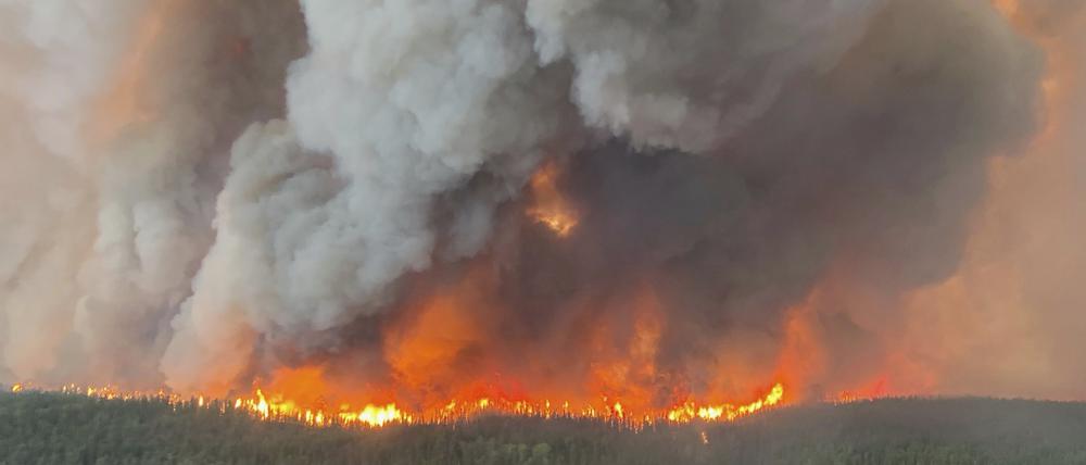 Die Waldbrände in Sherridon, Manitoba, Kanada, sind außer Kontrolle geraten.