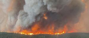 Die Waldbrände in Sherridon, Manitoba, Kanada, sind außer Kontrolle geraten.