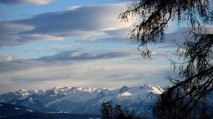 Blick aufs Tennengebirge im österreichischen Bundesland Salzburg: Eine Familie mit drei Kindern aus Baden-Württemberg steckte im Tennengebirge in einem Altschneefeld fest.