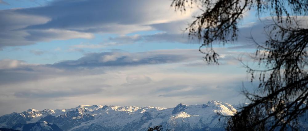 Blick aufs Tennengebirge im österreichischen Bundesland Salzburg: Eine Familie mit drei Kindern aus Baden-Württemberg steckte im Tennengebirge in einem Altschneefeld fest.