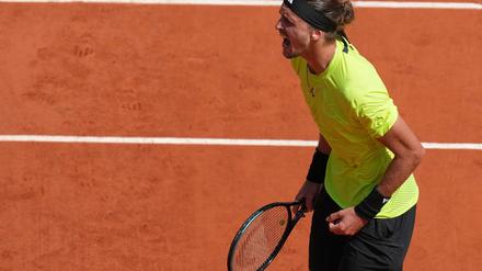Alexander Zverev steigert sich in Paris und steht im Achtelfinale.