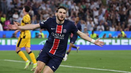 Paris Saint-Germain's Georgian forward #07 Khvicha Kvaratskhelia celebrates after scoring PSG's fourth goal during the UEFA Champions League final football match between Paris Saint-Germain (PSG) and Inter Milan in Munich, southern Germany, on May 31, 2025. (Photo by FRANCK FIFE / AFP)
