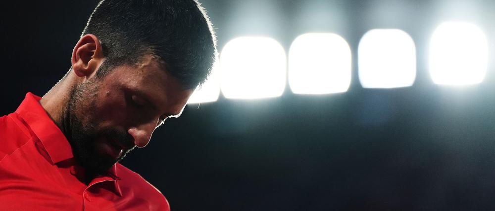 Novak Djokovic ist in Paris ins Achtelfinale marschiert.