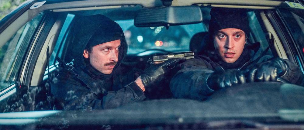 Alexander Woltschak (l) als Leonhard Kelz und Jakob Volkmann als Tilman Tuppy in einer Szene des Krimis „Tatort: Wir sind nicht zu fassen!“