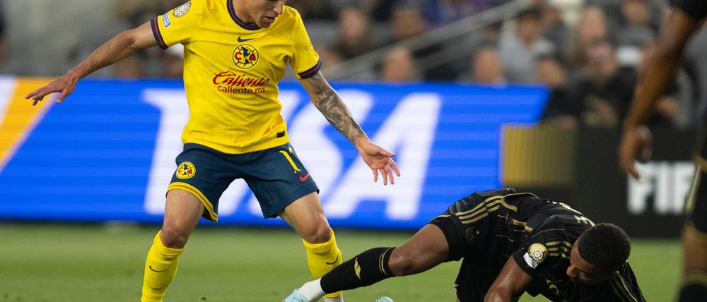 Timothy Tillman (rechts) und Los Angeles FC hatten gegen Club América einen schweren Stand, setzten sich am Ende aber durch.