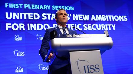 US-Verteidigungsminister Pete Hegseth spricht bei der Sicherheitskonferenz Shangri-La-Dialog in Singapur.