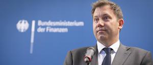 Finanzminister Lars Klingbeil (SPD) gibt vor der Presse ein Statement ab. 