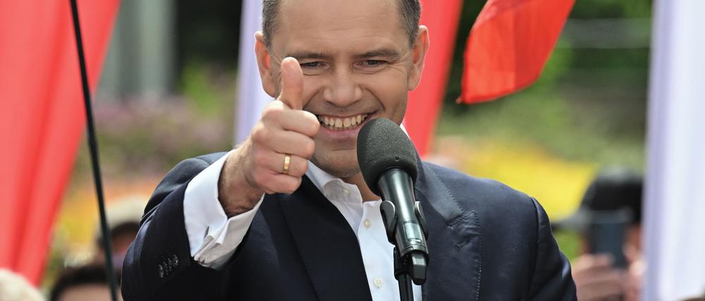Der parteilose Historiker Karol Nawrocki geht als Kandidat für die nationalkonservative PiS in die Stichwahl um Polens Präsidentschaft. (Archivbild)