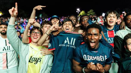 Nach Polizeiangaben verfolgten allein im Münchner Olympiapark in der Spitze etwa 23.000 Menschen das Finale der Champions League. 