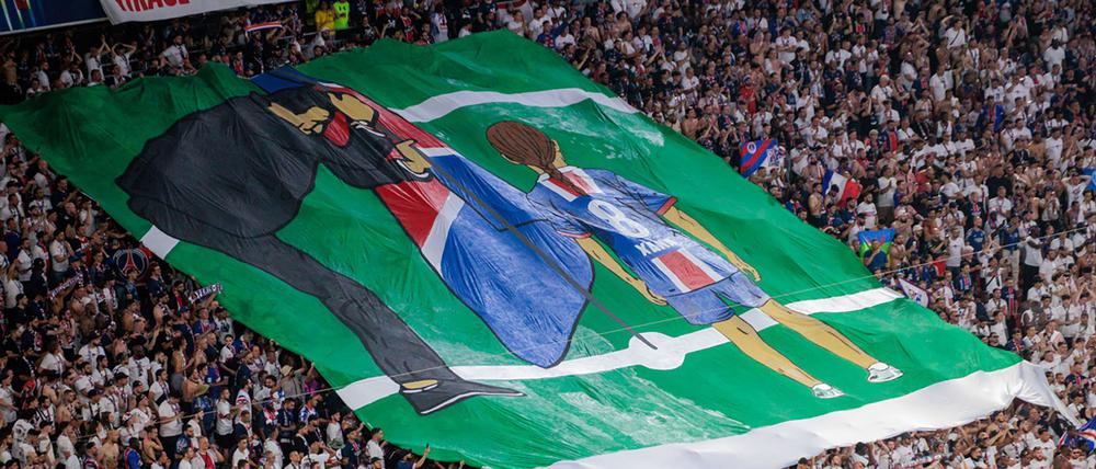 Die PSG-Fans gedenken der an Krebs gestorbenen Tochter von Coach Luis Enrique.