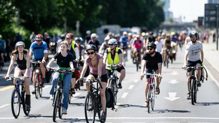 Auf 20 Routen mit insgesamt rund 2.000 Kilometern fuhren am Sonntag Tausende Menschen aus dem Berliner Umland in die Innenstadt.