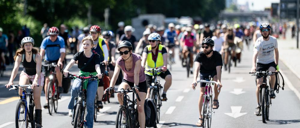 Auf 20 Routen mit insgesamt rund 2.000 Kilometern fuhren am Sonntag Tausende Menschen aus dem Berliner Umland in die Innenstadt.