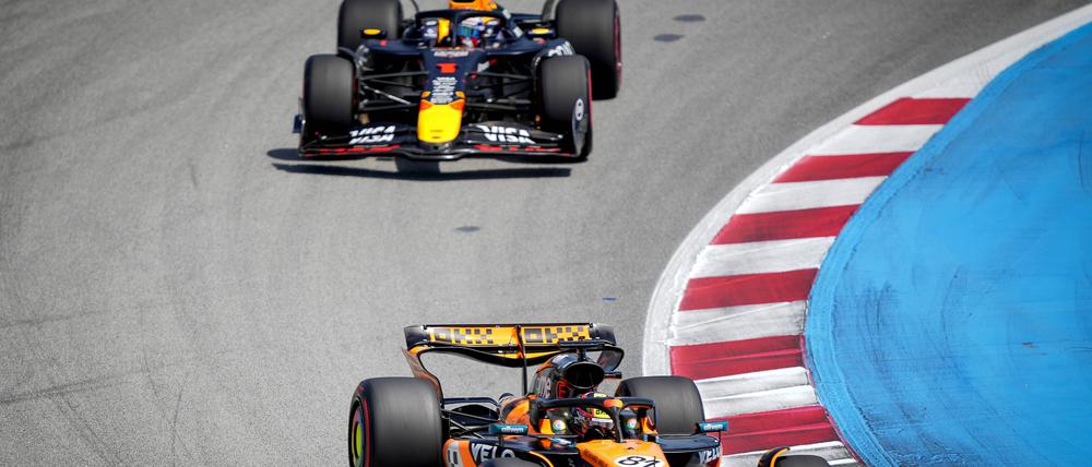 Oscar Piastri (vorn) war für Max Verstappen am Sonntag nicht zu halten.