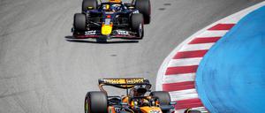 Oscar Piastri (vorn) war für Max Verstappen am Sonntag nicht zu halten.