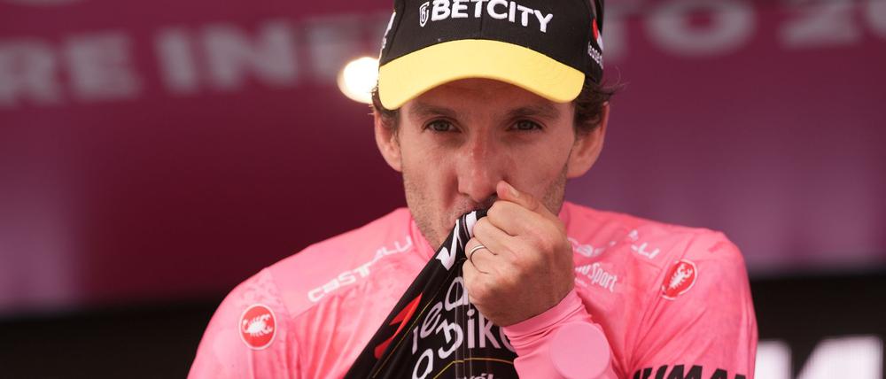 Designierter Giro-Champion: Simon Yates am Ziel seiner Träume.