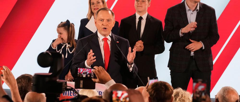 Der rechtskonservative Bewerber Nawrocki hat mit knapp 51 Prozent gesiegt.