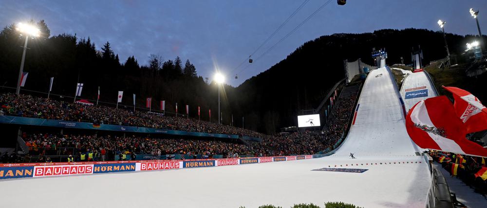 Geht es nach dem DSV, sollen 2031 in der Oberstdorfer Skisprung-Arena wieder Weltmeisterschaften stattfinden.