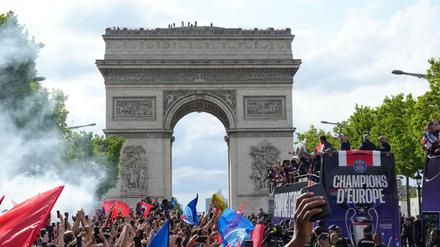 Nach der Siegesfeier des PSG in Paris kommt es erneut zu Ausschreitungen.