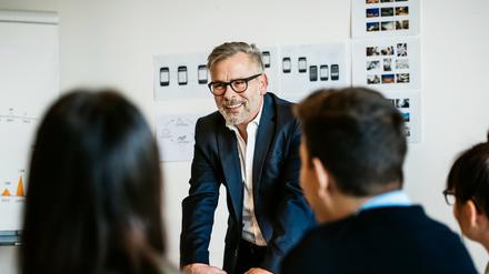 Arbeitgeber müssen heute etwas bieten, um für Bewerber interessant zu sein. Der Personalmangel trifft viele Branchen.