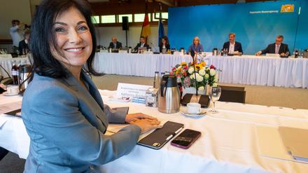 Katherina Reiche (CDU) setzt auf zusätzliche Gaskraftwerke zur Senkung der Energiekosten in Deutschland. Ein „Südbonus“ soll dabei den Fokus auf Süddeutschland setzen.