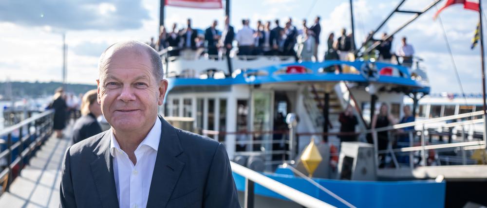 Vor zwei Jahren ging Olaf Scholz noch als Bundeskanzler an Board. 