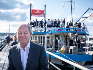 Vor zwei Jahren ging Olaf Scholz noch als Bundeskanzler an Board. 