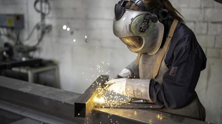 Rosa S. (23) ist im dritten Lehrjahr bei der BarteltGLASBerlin GmbH.