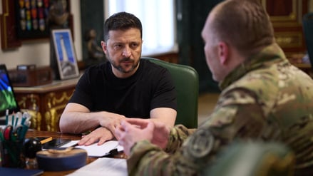 Der ukrainische Präsident Wolodymyr Selenskyj und der damalige Leiter des Sicherheitsdienstes der Ukraine, Wassyl Maljuk, bei einem Treffen in Kiew. Das Foto wurde am 1. Juni 2025 veröffentlicht.