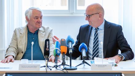 Dietmar Woidke (r, SPD), Ministerpräsident von Brandenburg, und Hasso Plattner, Mitbegründer des IT-Unternehmens SAP am 2. Juni 2025 in Potsdam (Symboldbild)