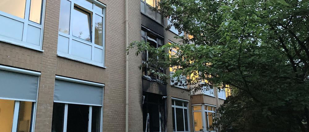 Das Feuer in dem Hamburger Krankenhaus wurde wohl absichtlich gelegt. Ein Patient hat ersten Erkenntnissen zufolge sein Kissen in Brand gesteckt.