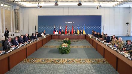 Zäh und ergebnislos: Im einstigen Sultanspalast Ciragan in Istanbul wurde am Montag zwischen Moskau und Kiew verhandelt.
