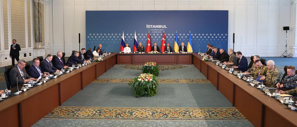 Zäh und ergebnislos: Im einstigen Sultanspalast Ciragan in Istanbul wurde am Montag zwischen Moskau und Kiew verhandelt.