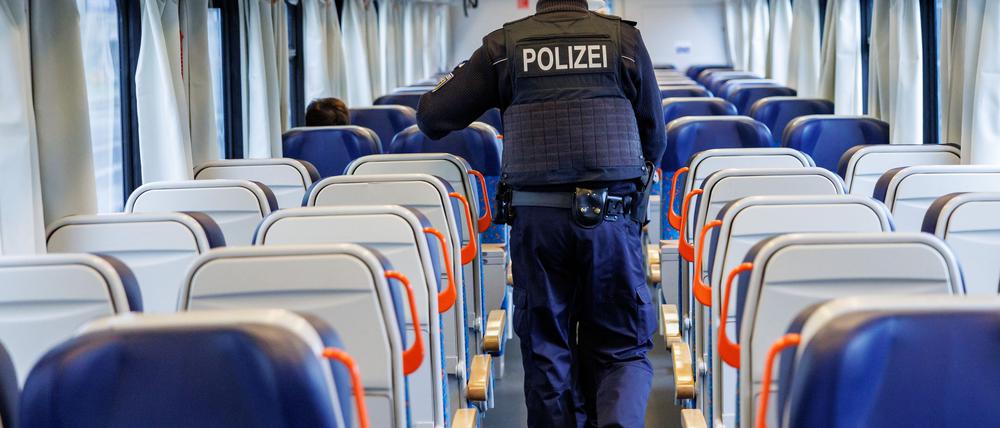 Die Regelung zu Zurückweisungen von Asylsuchenden ist umstritten - jetzt hat ein Gericht entschieden. (Symbolbild)