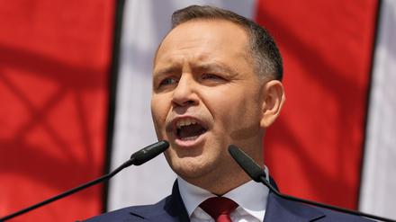 Der rechtskonservative Kandidat und EU-Skeptiker Karol Nawrocki hat die Präsidentschaftswahl in Polen gewonnen. 