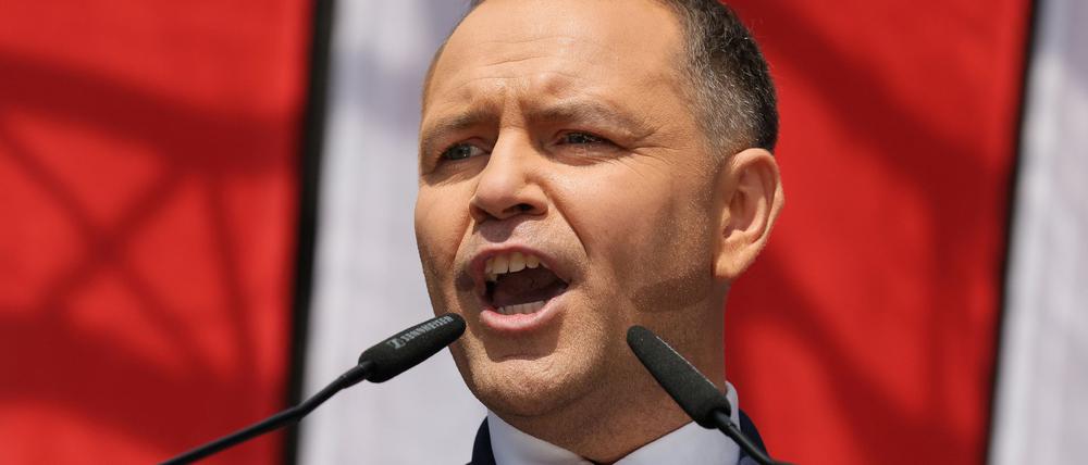 Der rechtskonservative Kandidat und EU-Skeptiker Karol Nawrocki hat die Präsidentschaftswahl in Polen gewonnen.