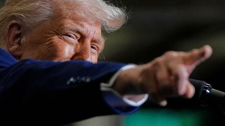 Trump verspricht sich von den neuen Zöllen eine Stärkung der heimischen Industrie. (Archivbild) 