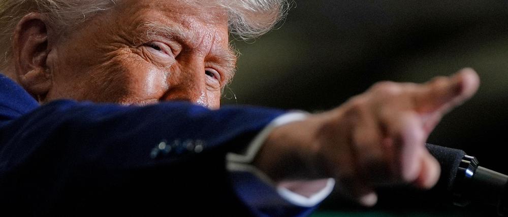 Trump verspricht sich von den neuen Zöllen eine Stärkung der heimischen Industrie. (Archivbild)