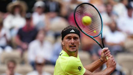 Alexander Zverev fordert bei den French Open im Viertelfinale Novak Djokovic.