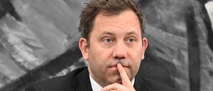 Lars Klingbeil, nachdenklich.