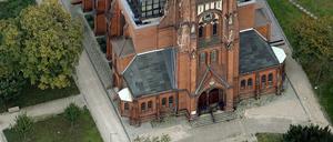 Bildnummer: 52167162  Datum: 07.10.2007  Copyright: imago/Lars Reimann
Auferstehungskirche in der Friedensstraße in Berlin-Friedrichshain - !ACHTUNG LUFTAUFNAHME 100% HONORARAUFSCHLAG!, Gebäude, außen, Außenansicht; 2007, Berlin-Friedrichshain, Neogotik, neogotisch, Auferstehungs-Kirche; , hoch, Kbdig, Totale, Vogelperspektive, Perspektive, Kirchen, Deutschland, Evangelische Kirche, Religion,  , Reisen, Europa