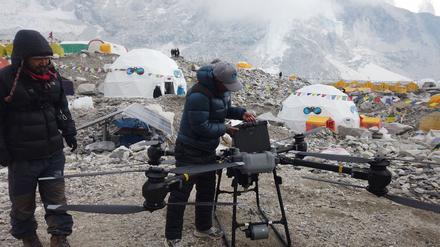 Drohnen sollen helfen, die Sicherheit am Everest zu erhöhen.