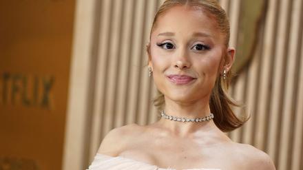 Ariana Grande und weitere Stars unterzeichneten eine Petition für den Erhalt der Hotline. (Archivbild)