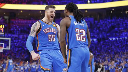 Isaiah Hartenstein (li.) hat sich in der NBA zu einem der besten Center entwickelt. 