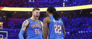 Isaiah Hartenstein (li.) hat sich in der NBA zu einem der besten Center entwickelt. 