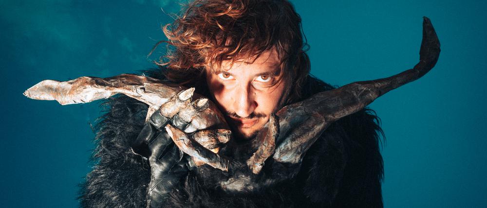 Der Oberösterreicher Berni Wagner, Jahrgang 1991, ringt in der Show „Monster“ mit inneren und gesellschaftlichen Abgründen.