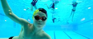 Kinder aus sozial benachteiligten Familien lernen das Schwimmen seltener als Kinder aus engagierten und betuchteren Familien. 