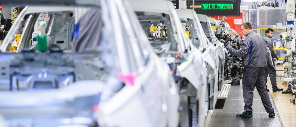 VW-Produktion in Wolfsburg: VW will bis 2030 deutschlandweit jede vierte Stelle streichen. (Archivfoto)
